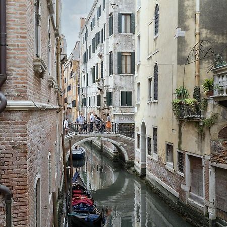 Gondola Luxury - Campo Santi Filippo E Giacomo By Wonderful Italy Venesia Bagian luar foto