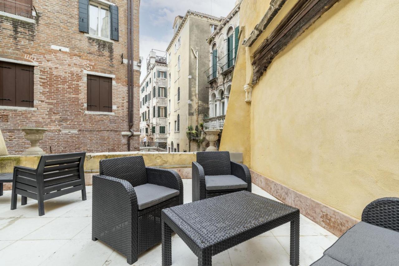 Gondola Luxury - Campo Santi Filippo E Giacomo By Wonderful Italy Venesia Bagian luar foto