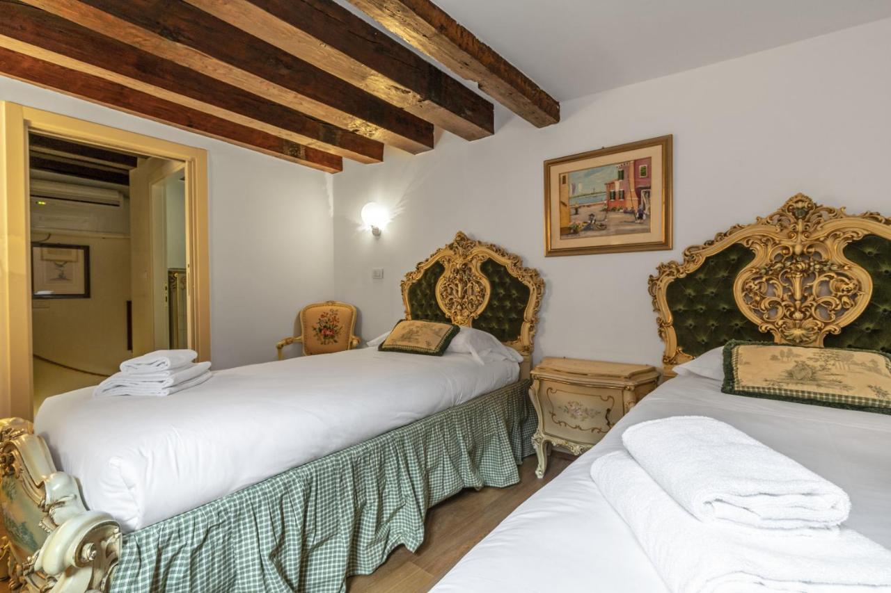 Gondola Luxury - Campo Santi Filippo E Giacomo By Wonderful Italy Venesia Bagian luar foto