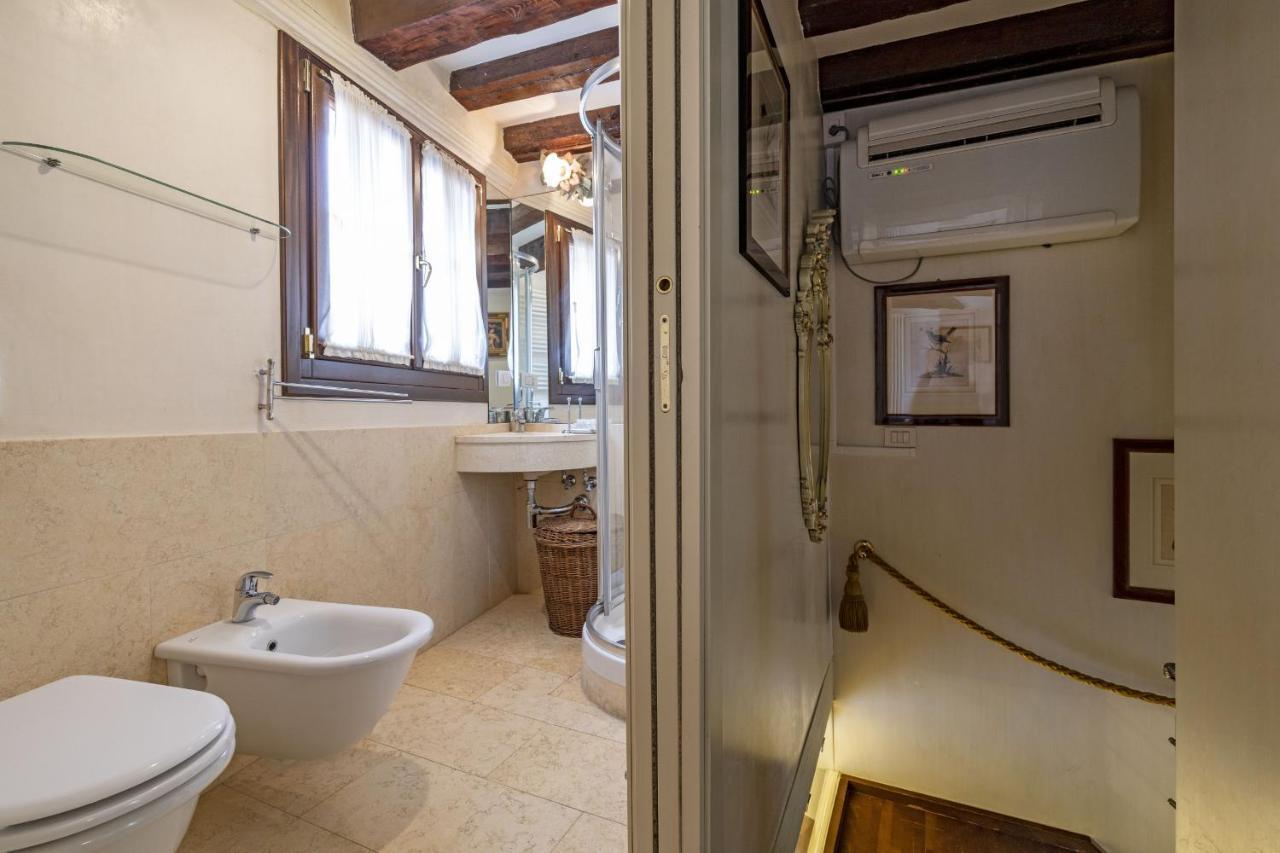 Gondola Luxury - Campo Santi Filippo E Giacomo By Wonderful Italy Venesia Bagian luar foto