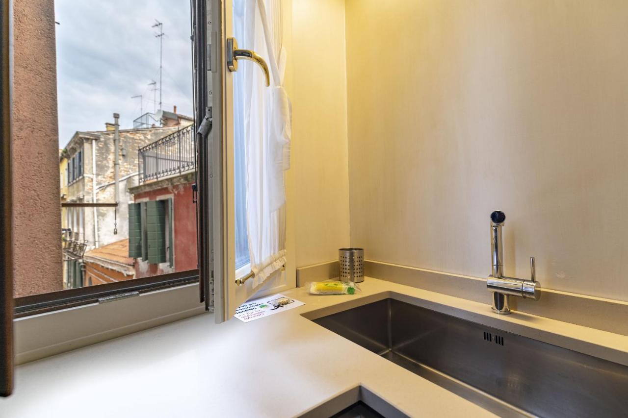 Gondola Luxury - Campo Santi Filippo E Giacomo By Wonderful Italy Venesia Bagian luar foto